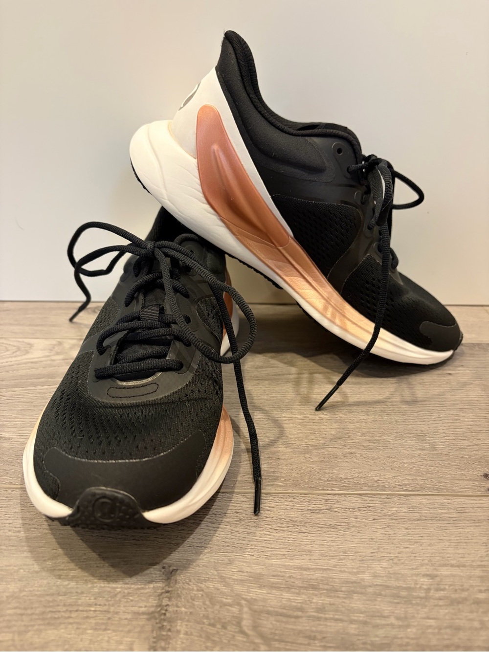 Lululemon Blissfeel Run Black & Rose Gold size 6.5